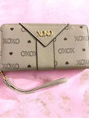 XOXO Women’s Gray Zip-Around Wristlet Wallet Faux Leather Logo Print Heart NWOT